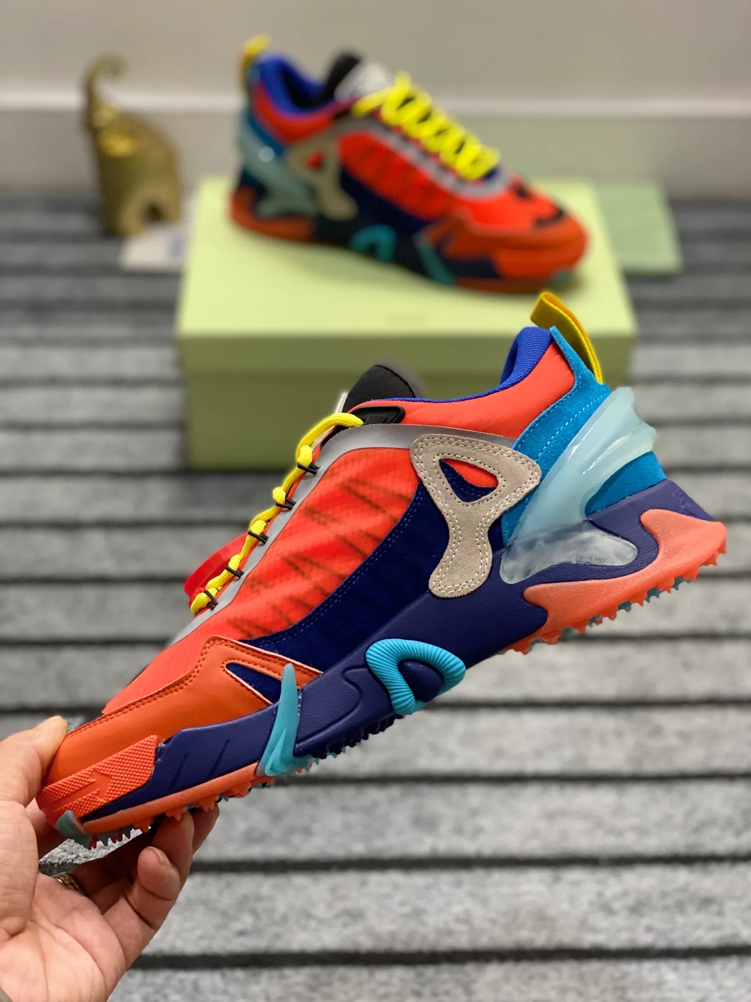 Men's shoes 💰640🌼【New】High-end boutique-OFF-WHITE x Air Jordan】1 The joint shoe design has been highly concerned by everyone. The new shoes are shown in the popular Chicago bull white and yellow LOGO color scheme. The shoe body is made of cowhide stitching and other materials. In addition to the X hidden on the inside of the leather, the oversized Swoosh, OFF-WHITE for Nike, and Air Jordan 1Birth information and the word AIR are displayed on both sides of the shoe, and OFF-WHITE's iconic details can be seen on the TPU sole and insole. You can choose a pair if you like the style. Size: 38-45 (45 customized